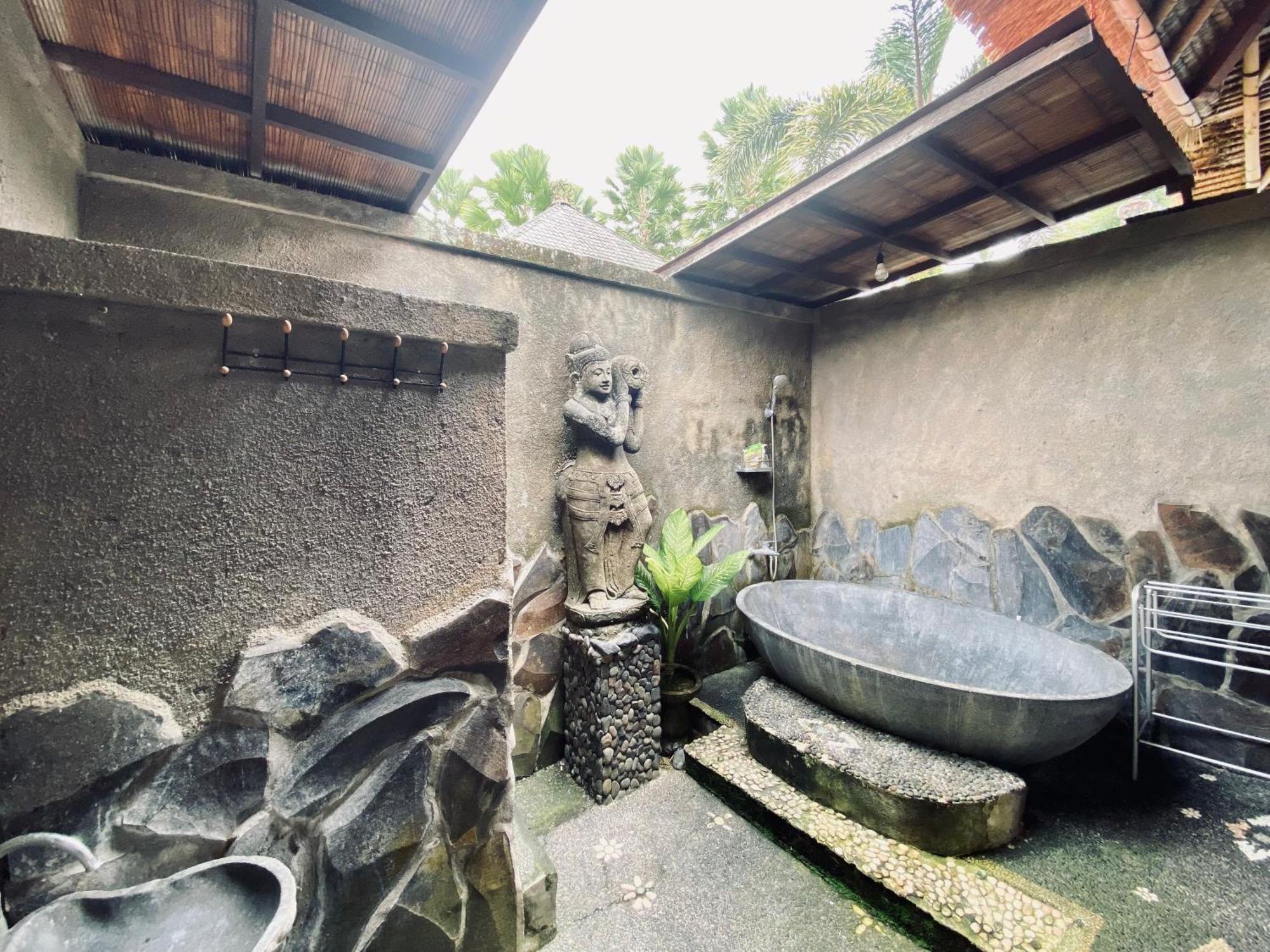 Dong Loka Guesthouse Bali Carangsari Exteriör bild